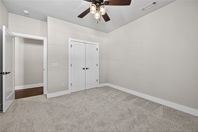 6414 S 62nd Street, Rogers, AR 72758