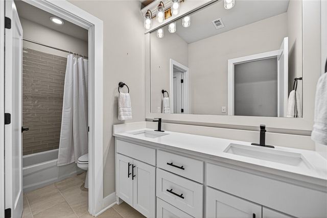 6414 S 62nd Street, Rogers, AR 72758