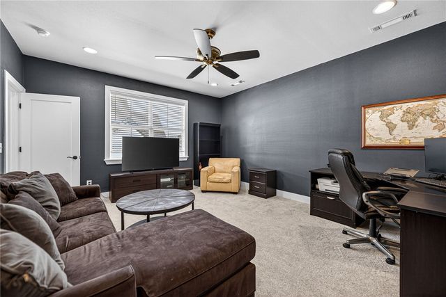 6414 S 62nd Street, Rogers, AR 72758