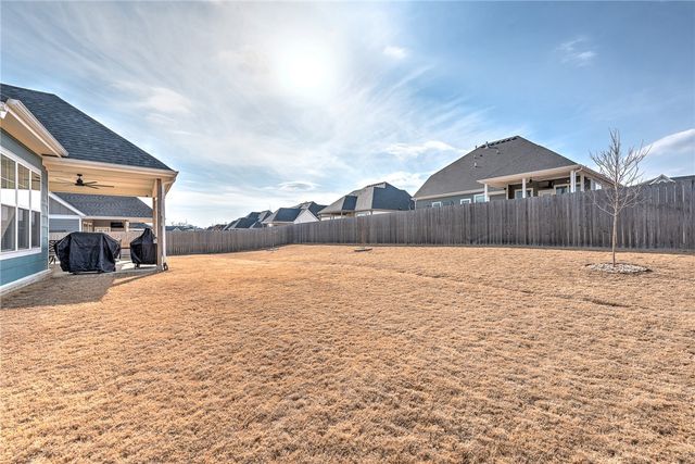 6414 S 62nd Street, Rogers, AR 72758