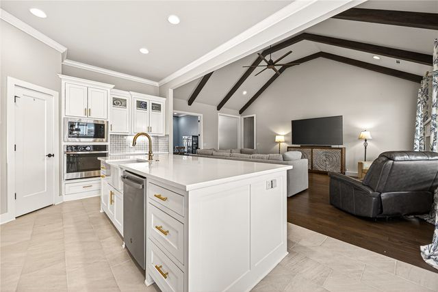 6414 S 62nd Street, Rogers, AR 72758