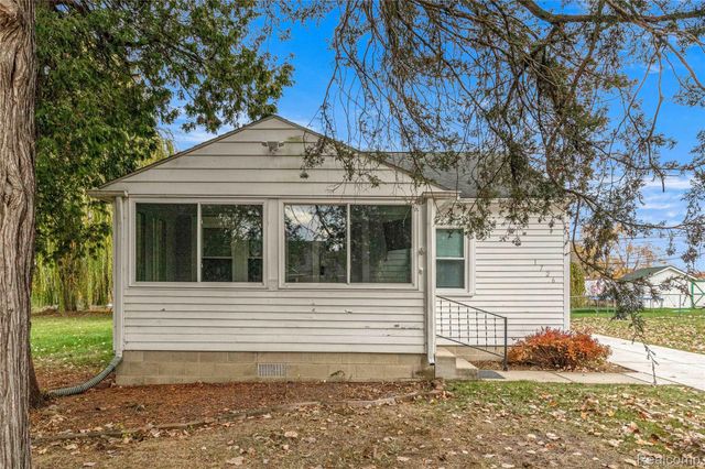 1726 Helen Street, Garden City, MI 48135
