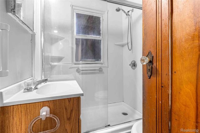 1726 Helen Street, Garden City, MI 48135