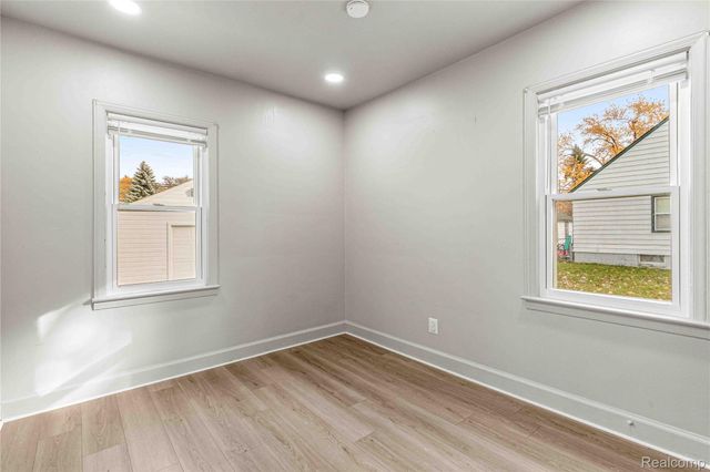 1726 Helen Street, Garden City, MI 48135