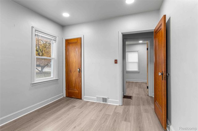 1726 Helen Street, Garden City, MI 48135