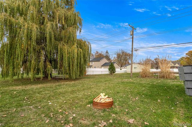 1726 Helen Street, Garden City, MI 48135