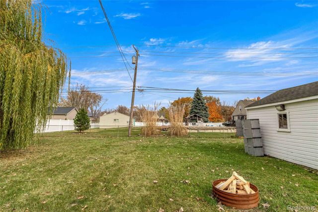 1726 Helen Street, Garden City, MI 48135