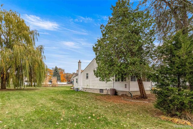 1726 Helen Street, Garden City, MI 48135