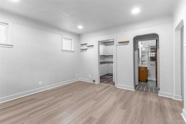 1726 Helen Street, Garden City, MI 48135