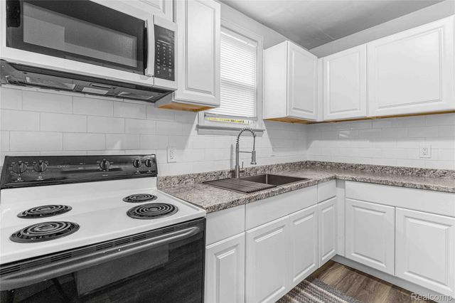 1726 Helen Street, Garden City, MI 48135