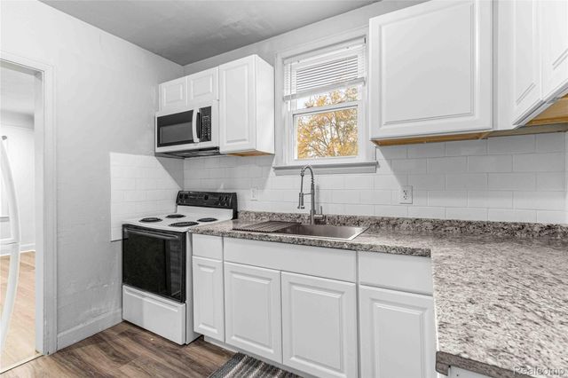 1726 Helen Street, Garden City, MI 48135