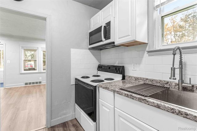 1726 Helen Street, Garden City, MI 48135