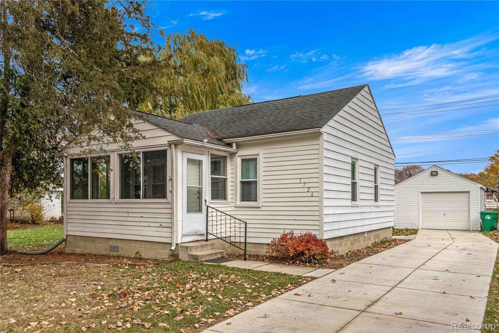 1726 Helen Street, Garden City, MI 48135