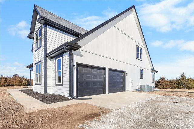 37655 Osawatomie Road, Osawatomie, KS 66064