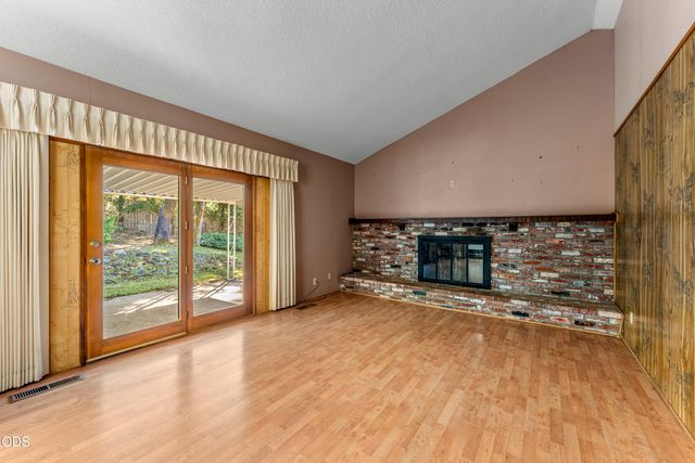 387 Carrollwood Drive, Grants Pass, OR 97527