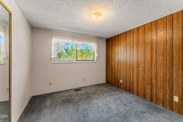 387 Carrollwood Drive, Grants Pass, OR 97527