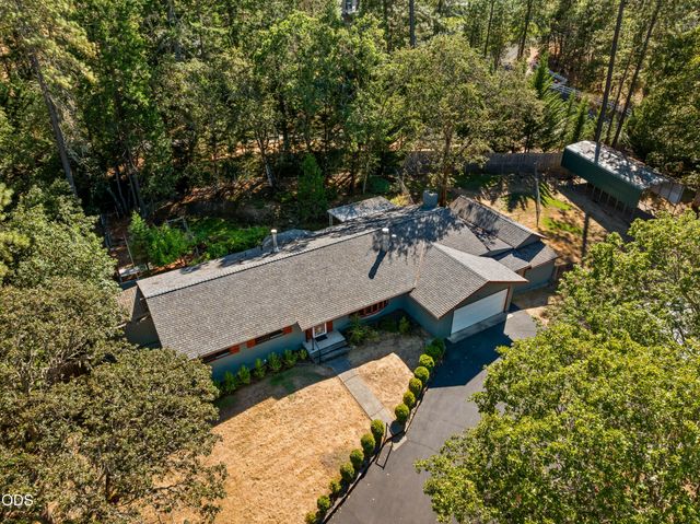 387 Carrollwood Drive, Grants Pass, OR 97527
