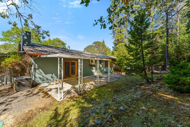 387 Carrollwood Drive, Grants Pass, OR 97527