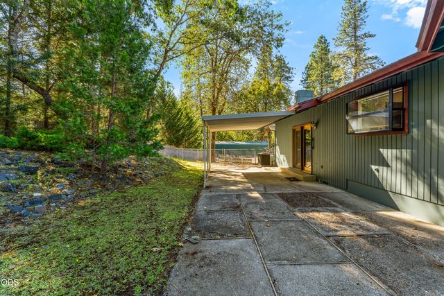 387 Carrollwood Drive, Grants Pass, OR 97527