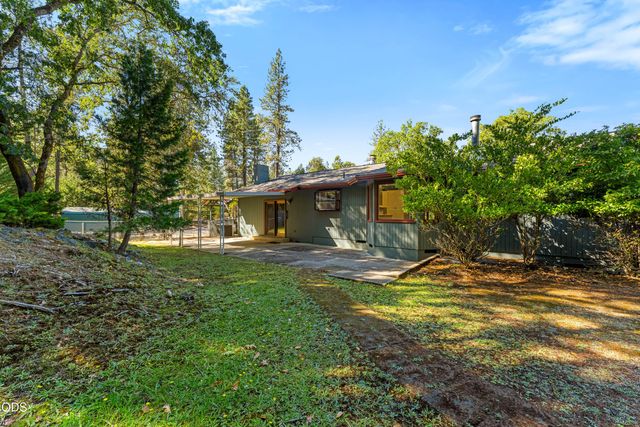 387 Carrollwood Drive, Grants Pass, OR 97527