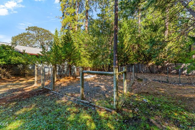 387 Carrollwood Drive, Grants Pass, OR 97527