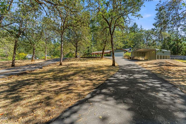 387 Carrollwood Drive, Grants Pass, OR 97527