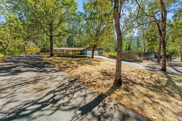 387 Carrollwood Drive, Grants Pass, OR 97527