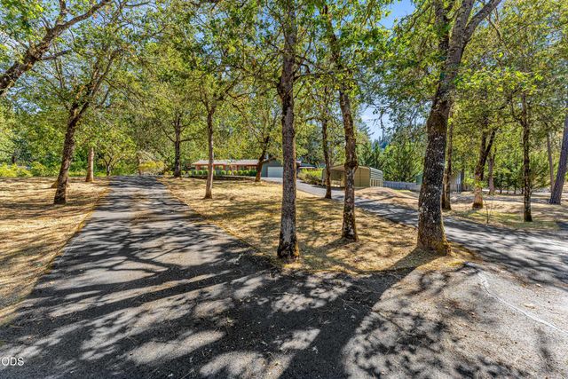 387 Carrollwood Drive, Grants Pass, OR 97527