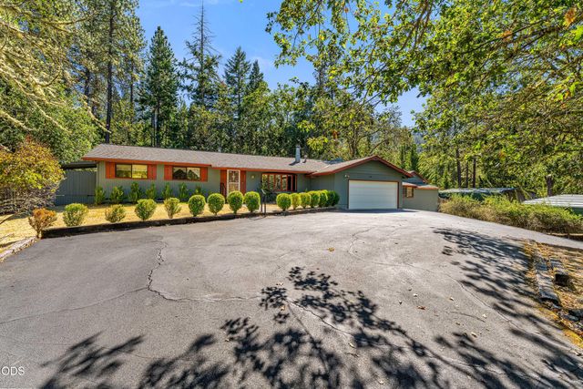 387 Carrollwood Drive, Grants Pass, OR 97527