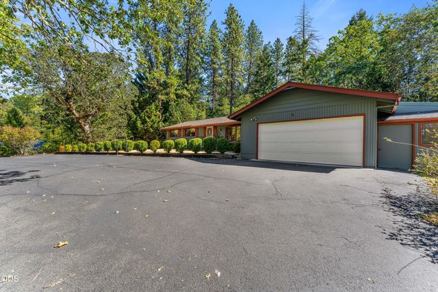 387 Carrollwood Drive, Grants Pass, OR 97527