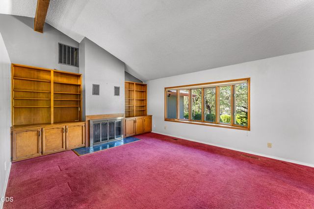 387 Carrollwood Drive, Grants Pass, OR 97527