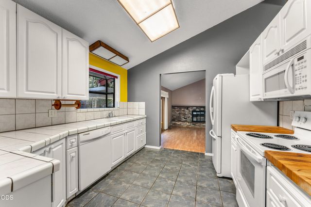 387 Carrollwood Drive, Grants Pass, OR 97527
