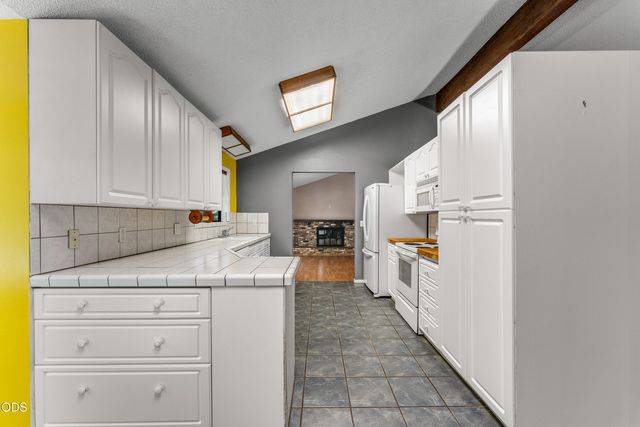 387 Carrollwood Drive, Grants Pass, OR 97527