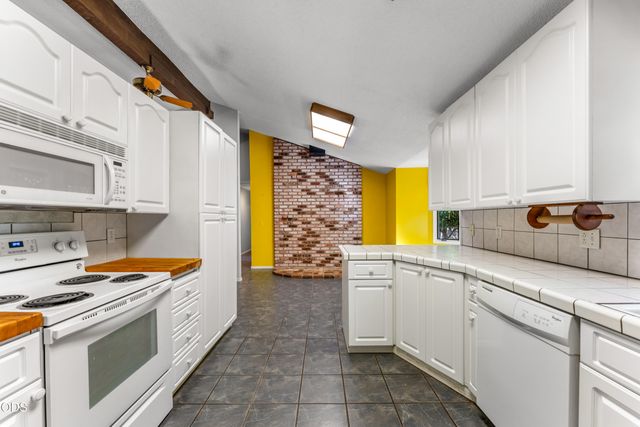 387 Carrollwood Drive, Grants Pass, OR 97527
