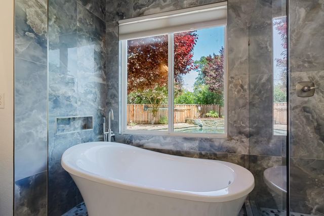 216 Tail Race Ct, Roseville, CA 95747