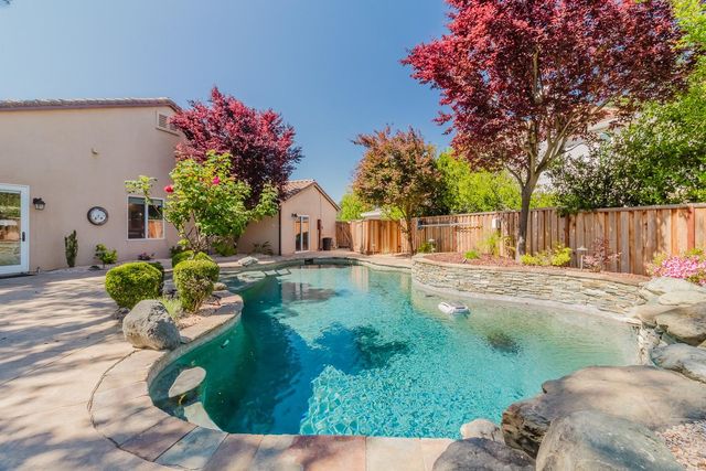216 Tail Race Ct, Roseville, CA 95747