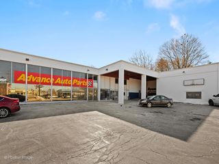 211 S Milwaukee Avenue, Libertyville, IL 60048