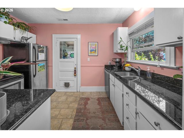 1507 N WATTS St, Portland, OR 97217