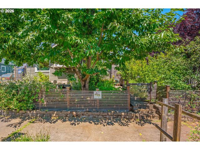 1507 N WATTS St, Portland, OR 97217