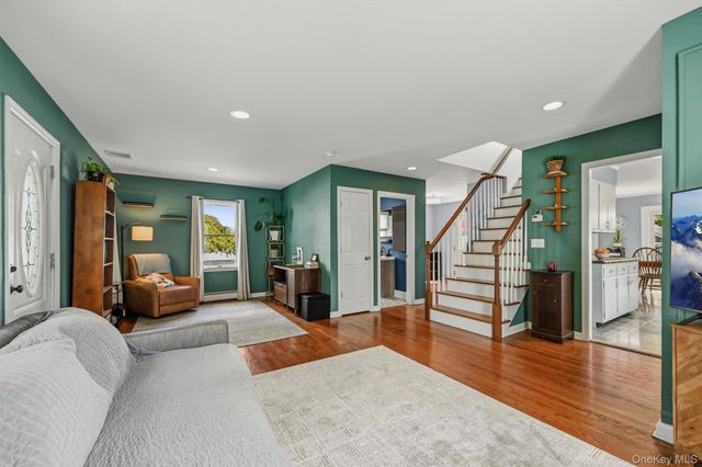 30 Glenmere Avenue, Florida, NY 10921