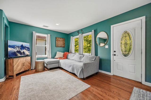 30 Glenmere Avenue, Florida, NY 10921