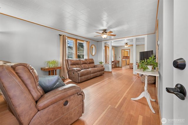 218 Evergreen Street, Mount Vernon, WA 98273
