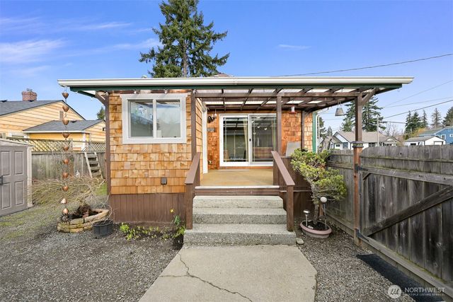218 Evergreen Street, Mount Vernon, WA 98273