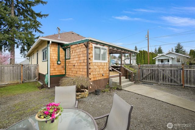 218 Evergreen Street, Mount Vernon, WA 98273
