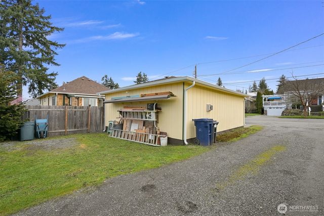 218 Evergreen Street, Mount Vernon, WA 98273