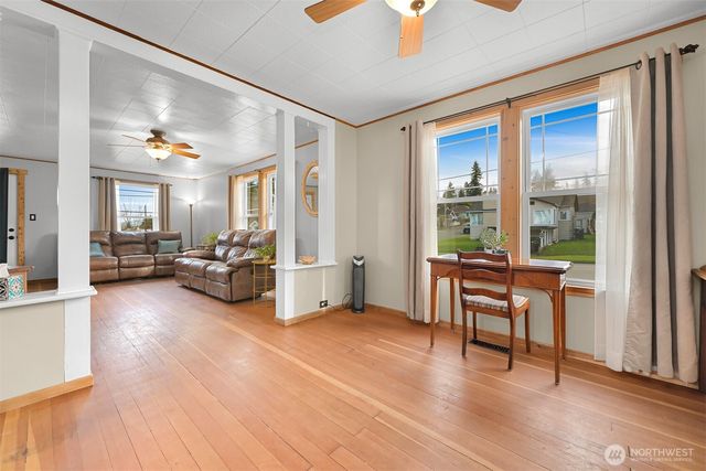 218 Evergreen Street, Mount Vernon, WA 98273