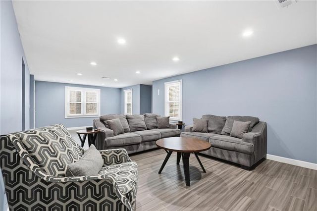 511 Deer Run Way, Woodstock, GA 30189