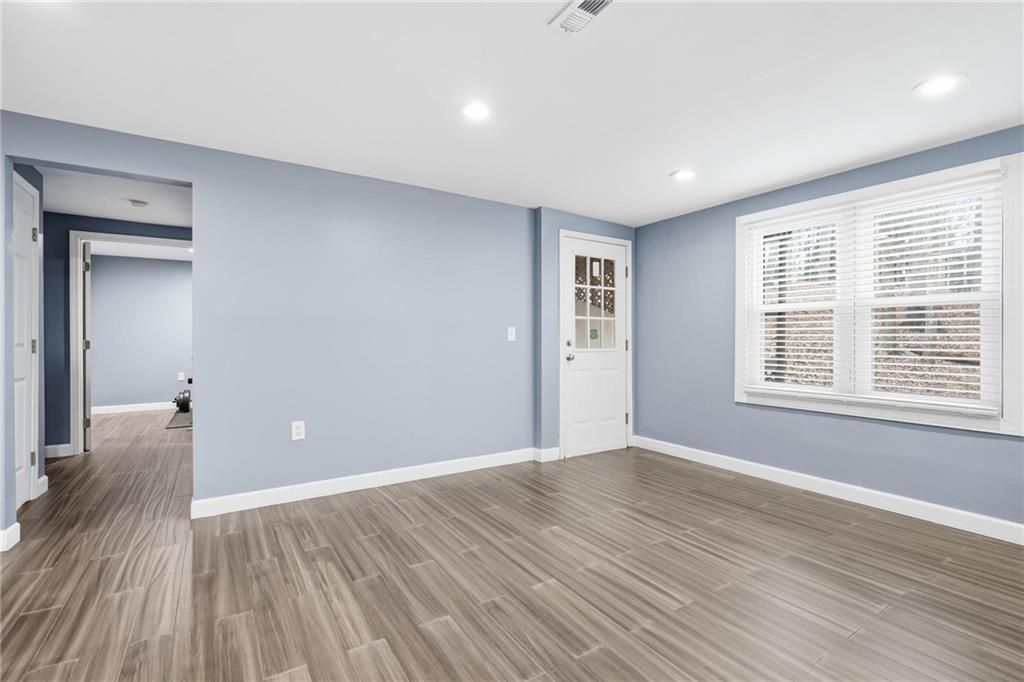 Image 24 of property listing at 511 Deer Run Way, Woodstock, GA 30189