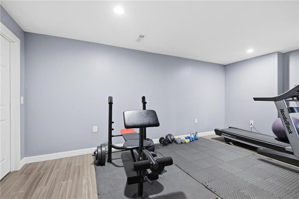 Image 25 of property listing at 511 Deer Run Way, Woodstock, GA 30189