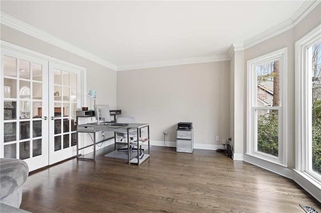 Image 3 of property listing at 511 Deer Run Way, Woodstock, GA 30189